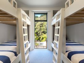 Nature's Luxury - Moetapu Bay Holiday Home -  - 1162756 - thumbnail photo 27