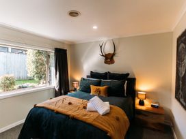 The Grove - Lake Taupo Holiday Home -  - 1162988 - thumbnail photo 29