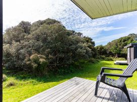 Seaview and Pohutukawa - Pakiri Beach Retreat -  - 1163132 - thumbnail photo 19