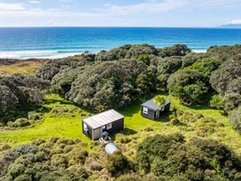 Seaview and Pohutukawa - Pakiri Beach Retreat -  - 1163132 - thumbnail photo 2