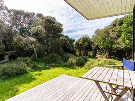 Seaview and Pohutukawa - Pakiri Beach Retreat -  - 1163132 - thumbnail photo 5