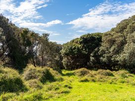 Seaview and Pohutukawa - Pakiri Beach Retreat -  - 1163132 - thumbnail photo 33