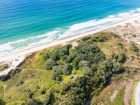 Seaview and Pohutukawa - Pakiri Beach Retreat -  - 1163132 - thumbnail photo 35