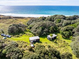 Seaview and Pohutukawa - Pakiri Beach Retreat -  - 1163132 - thumbnail photo 34