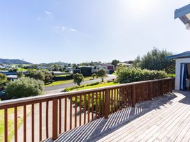 Modern Family Bach - Mangawhai Heads Holiday Home -  - 1163592 - thumbnail photo 5