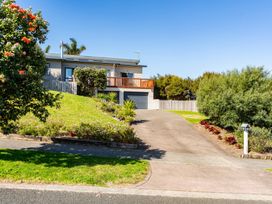 Modern Family Bach - Mangawhai Heads Holiday Home -  - 1163592 - thumbnail photo 22