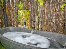 Cable Bay Retreat with Outdoor Bath Luxury -  - 1163665 - thumbnail photo 3