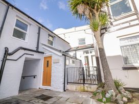 1 bedroom Cottage for rent in Torquay