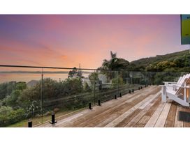 Norté Surf Vista - Whale Bay Raglan Holiday Home -  - 1163871 - thumbnail photo 1