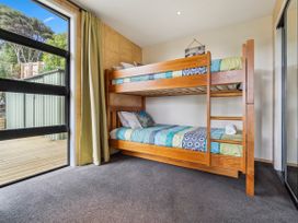 Cedar By Surf - Whale Bay Raglan Holiday Home -  - 1163873 - thumbnail photo 11