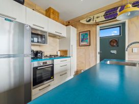 Cedar By Surf - Whale Bay Raglan Holiday Home -  - 1163873 - thumbnail photo 8