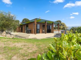 Cedar By Surf - Whale Bay Raglan Holiday Home -  - 1163873 - thumbnail photo 21