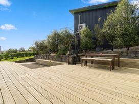 Cedar By Surf - Whale Bay Raglan Holiday Home -  - 1163873 - thumbnail photo 22