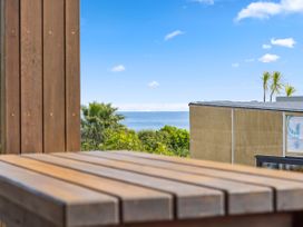 Cedar By Surf - Whale Bay Raglan Holiday Home -  - 1163873 - thumbnail photo 18