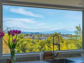 Tuis and Pools - Lake Taupo Holiday Home -  - 1163959 - thumbnail photo 12