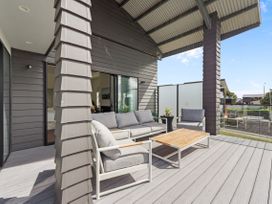 Beachfront Paradise  - Papamoa Beach Holiday Home -  - 1164081 - thumbnail photo 27