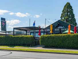 Sun and Swim - Lake Taupo Holiday Home -  - 1164413 - thumbnail photo 19