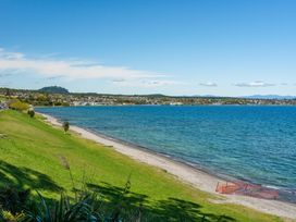 Sun and Swim - Lake Taupo Holiday Home -  - 1164413 - thumbnail photo 20