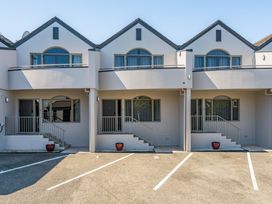 Sun and Swim - Lake Taupo Holiday Home -  - 1164413 - thumbnail photo 16