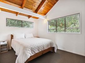 Opahi TreeHouse - Mahurangi West Holiday Home -  - 1164781 - thumbnail photo 15