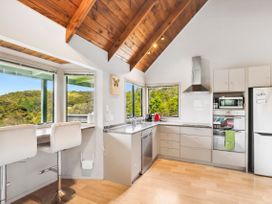 Opahi TreeHouse - Mahurangi West Holiday Home -  - 1164781 - thumbnail photo 6