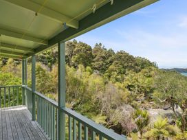 Opahi TreeHouse - Mahurangi West Holiday Home -  - 1164781 - thumbnail photo 10