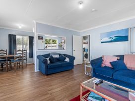 Surf Shack Haven - Raglan Holiday Home -  - 1165007 - thumbnail photo 3