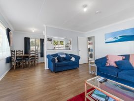 Surf Shack Haven - Raglan Holiday Home -  - 1165007 - thumbnail photo 6