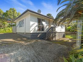 Surf Shack Haven - Raglan Holiday Home -  - 1165007 - thumbnail photo 13