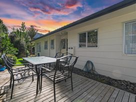 Surf Shack Haven - Raglan Holiday Home -  - 1165007 - thumbnail photo 2