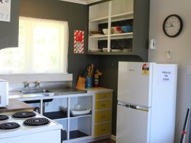 Waitangi Beach Unit A - Te Ti Beach Bach Paihia -  - 1165137 - thumbnail photo 6