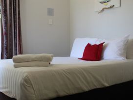 Waitangi Beach Unit A - Te Ti Beach Bach Paihia -  - 1165137 - thumbnail photo 8