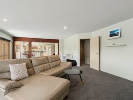 Cherry Court - Wanaka Holiday Home -  - 1165139 - thumbnail photo 9