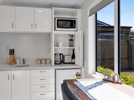 Seaside Hideaway - New Plymouth Holiday Home -  - 1165246 - thumbnail photo 5