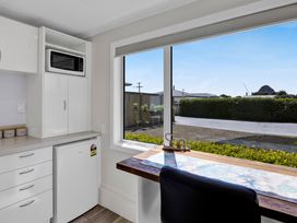 Seaside Hideaway - New Plymouth Holiday Home -  - 1165246 - thumbnail photo 6