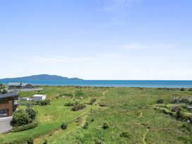 Sunset Over Kapiti - Waikanae Holiday Home -  - 1165254 - thumbnail photo 20