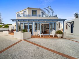 Poolside Waterfront - Orewa Oceanside Villa -  - 1165263 - thumbnail photo 1