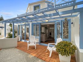 Poolside Waterfront - Orewa Oceanside Villa -  - 1165263 - thumbnail photo 8