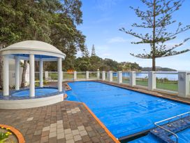 Poolside Waterfront - Orewa Oceanside Villa -  - 1165263 - thumbnail photo 25