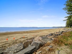 Poolside Waterfront - Orewa Oceanside Villa -  - 1165263 - thumbnail photo 27