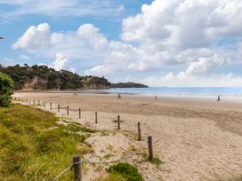 Poolside Waterfront - Orewa Oceanside Villa -  - 1165263 - thumbnail photo 28