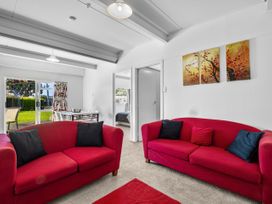 Unwind at Tindalls Bay - Whangaparaoa Apartment -  - 1165264 - thumbnail photo 6