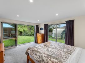 The Red Door - New Plymouth Holiday Home -  - 1165323 - thumbnail photo 15