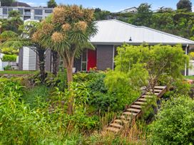 The Red Door - New Plymouth Holiday Home -  - 1165323 - thumbnail photo 25