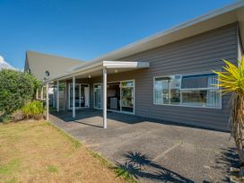 Unwind on The Fairway - Matarangi Holiday Home -  - 1165328 - thumbnail photo 24