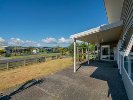 Unwind on The Fairway - Matarangi Holiday Home -  - 1165328 - thumbnail photo 25