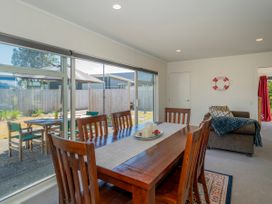 Unwind on The Fairway - Matarangi Holiday Home -  - 1165328 - thumbnail photo 6