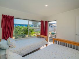 Unwind on The Fairway - Matarangi Holiday Home -  - 1165328 - thumbnail photo 14