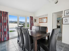 Hornbill Nest - Waikanae Beach Holiday Home -  - 1165430 - thumbnail photo 12