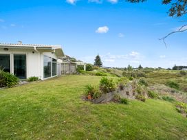 Hornbill Nest - Waikanae Beach Holiday Home -  - 1165430 - thumbnail photo 33